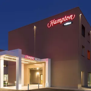Hampton By Hilton East Отель